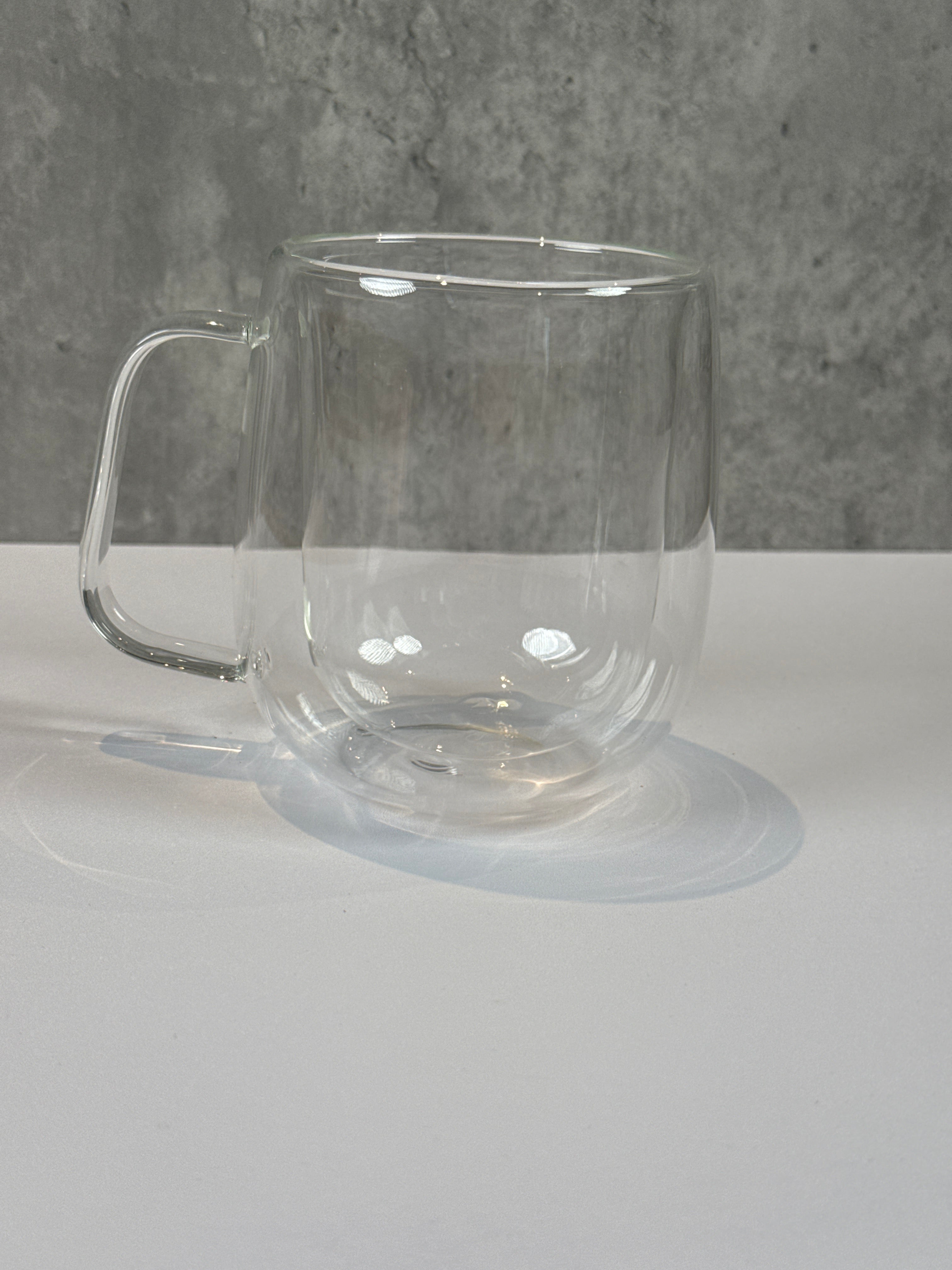 Doppelwandige Tasse mit Griff