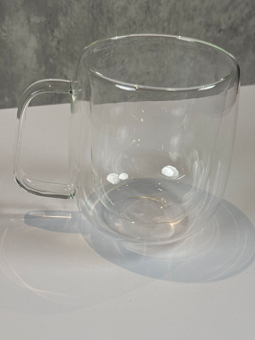 Doppelwandige Tasse mit Griff