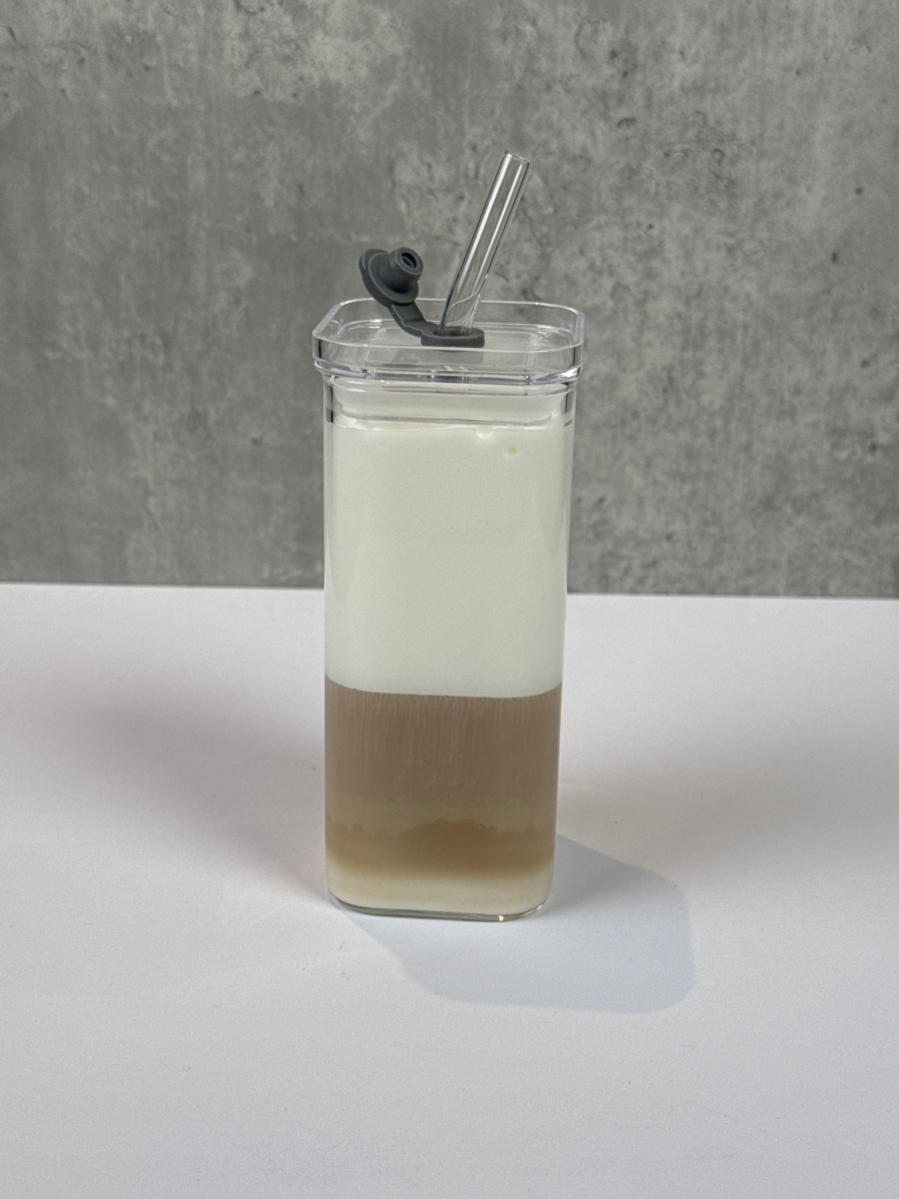 Latte Macchiato Glas mit Deckel & Glasstrohhalm