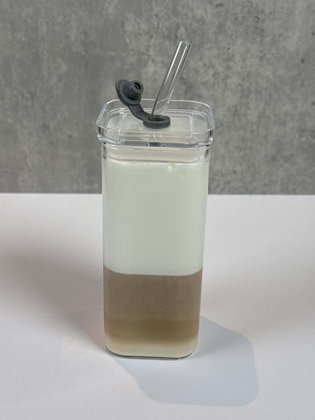 Latte Macchiato Glas mit Deckel & Glasstrohhalm