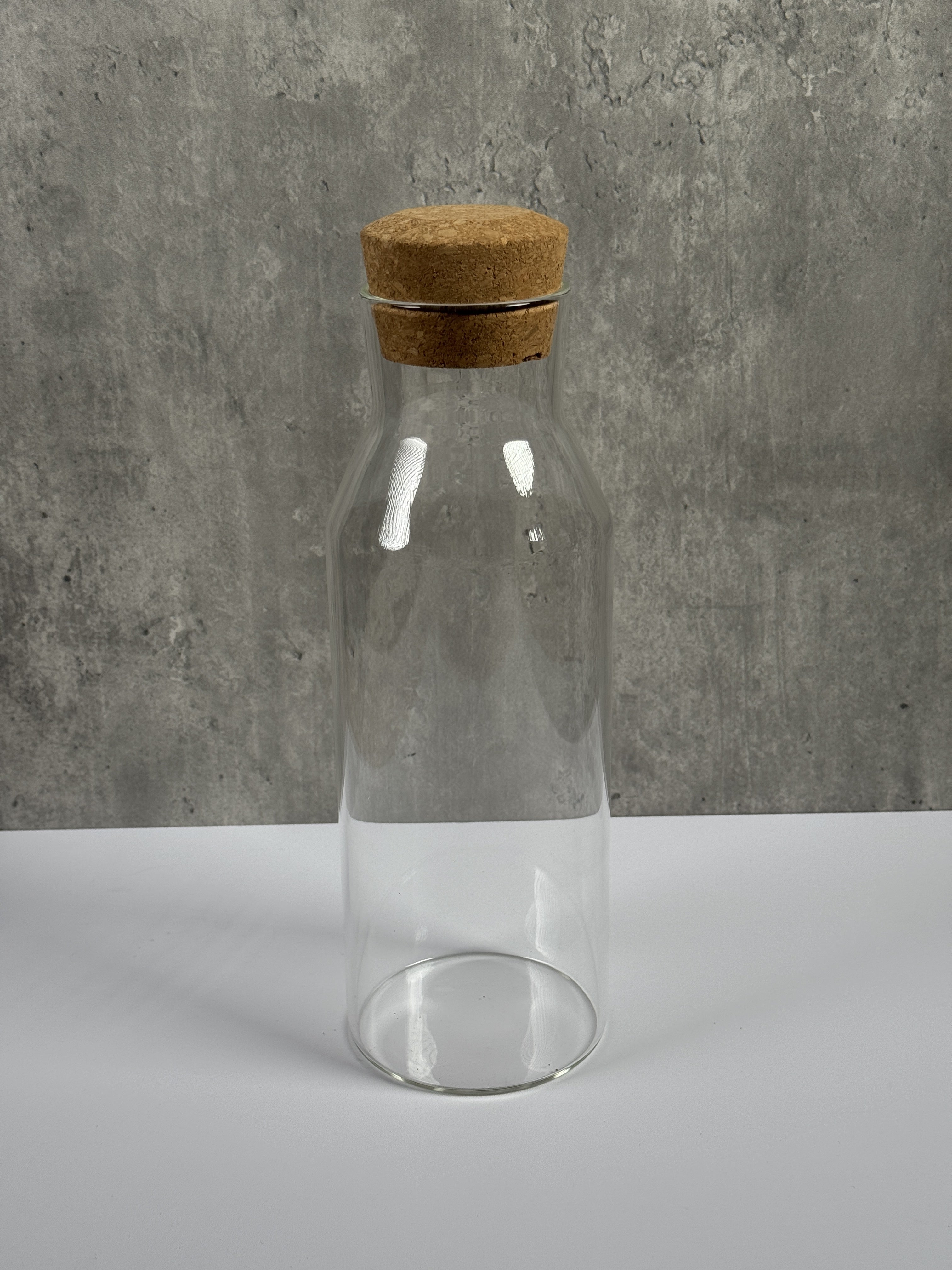 Wasserkaraffe mit Korkdeckel