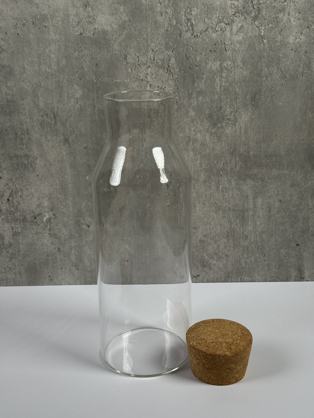 Wasserkaraffe mit Korkdeckel