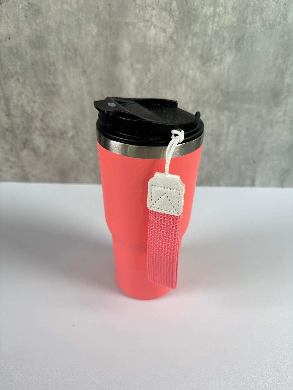 Isolierter Thermobecher aus Edelstahl mit Trageschlaufe